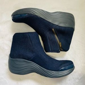NWOT Navy denim-like chunky ankle boots. Never worn!